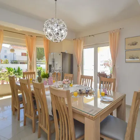 Сasa de vacaciones Valdor By Interhome *